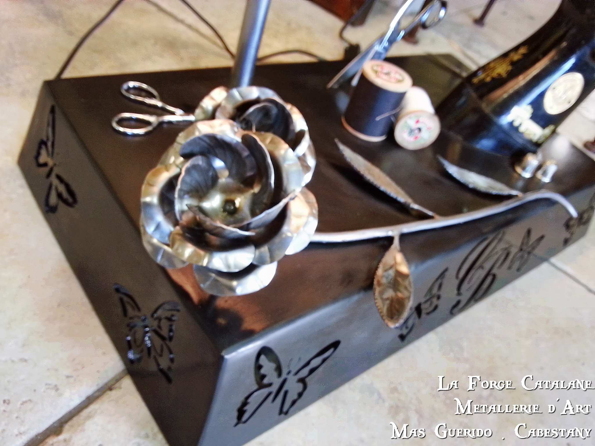 Pied de lampe decoupe laser fer forge catalane (2).jpg